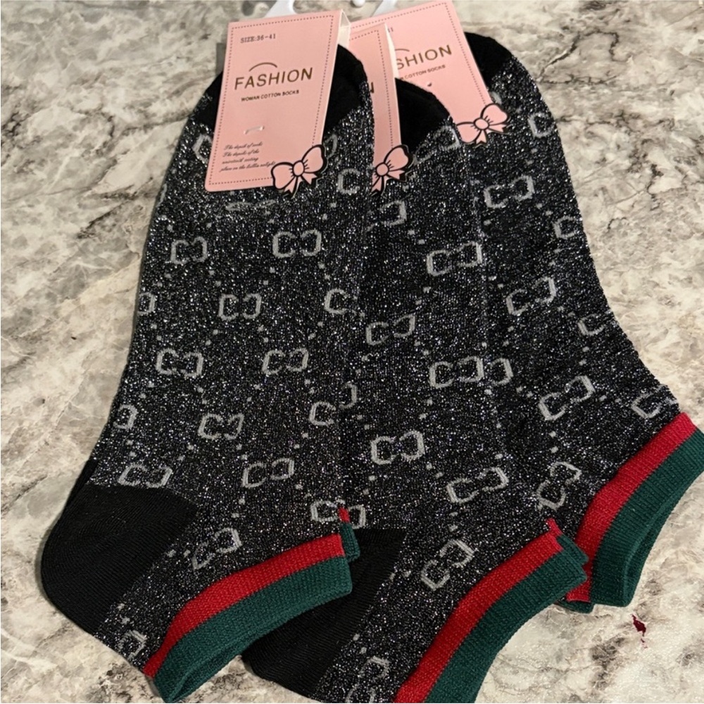 1 pair Women’s Fashion Patterned Shimmery Socks NWT BLACK COLOR
